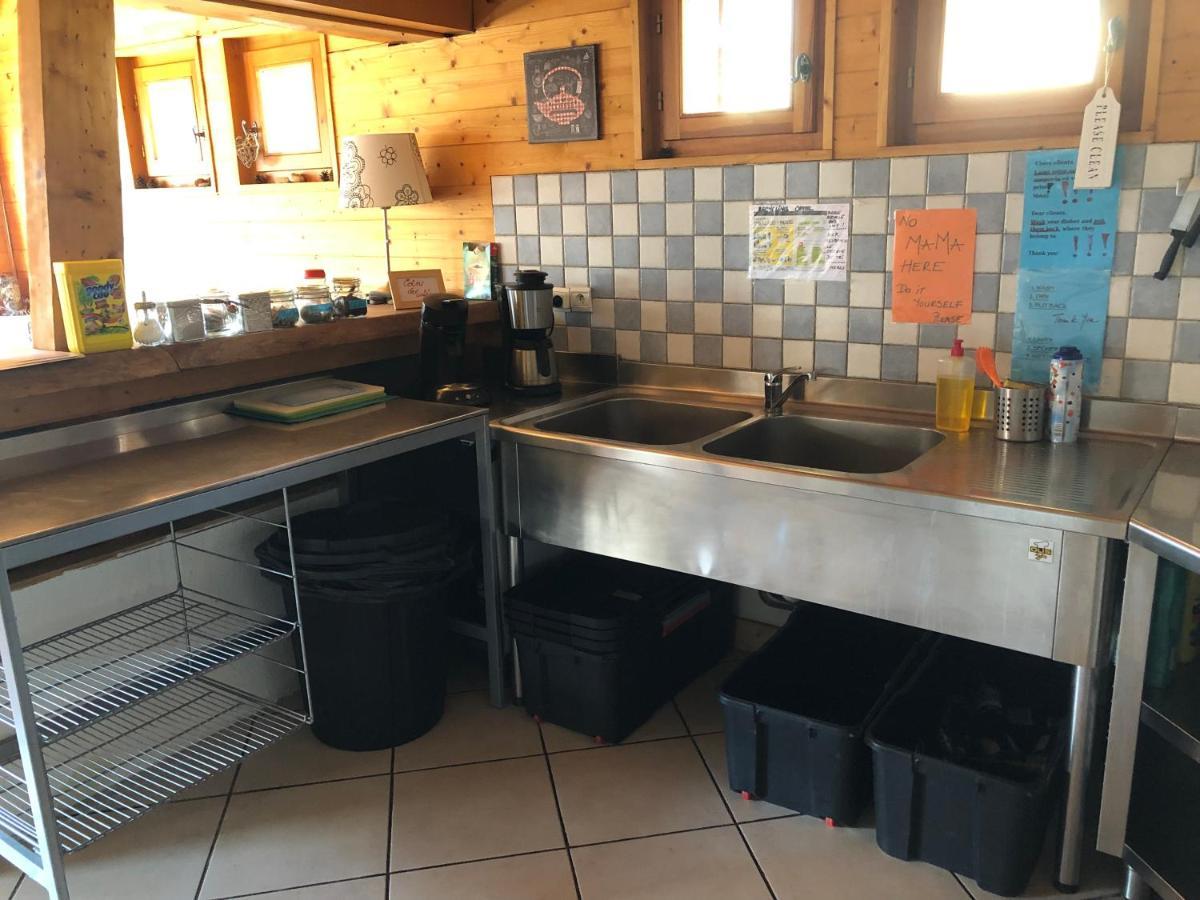 Central Hostel Шатель Экстерьер фото