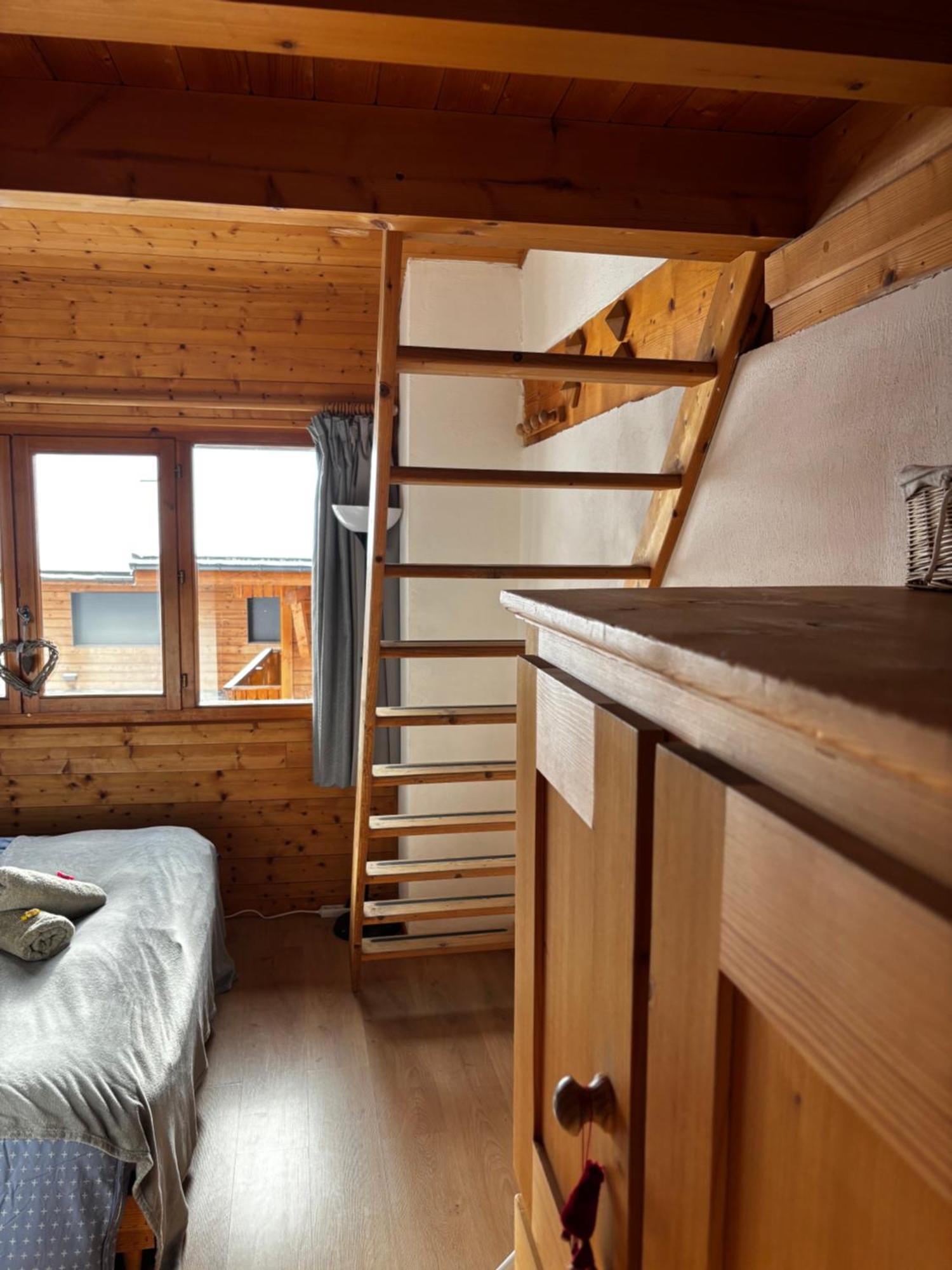 Central Hostel Шатель Экстерьер фото