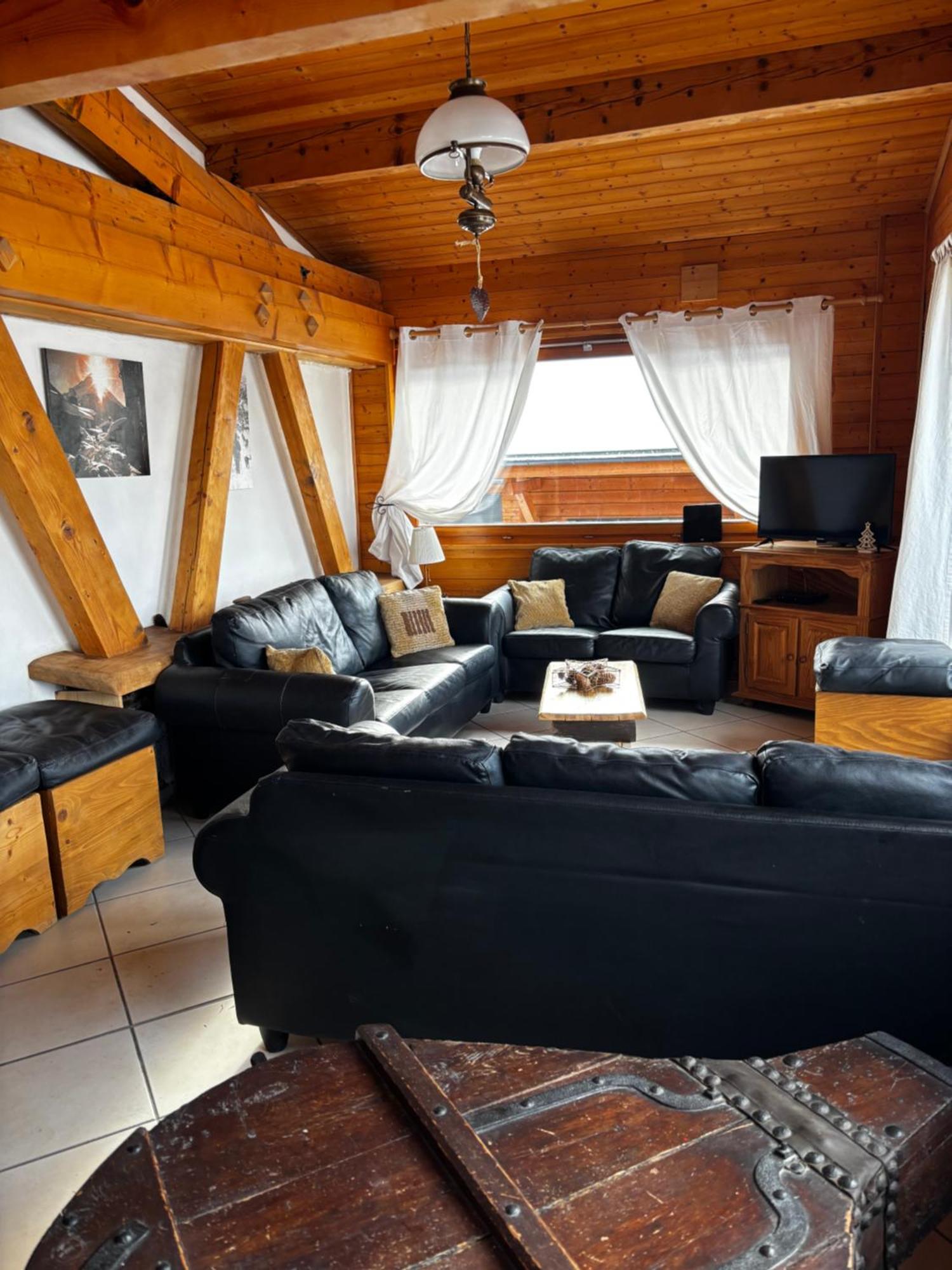Central Hostel Шатель Экстерьер фото