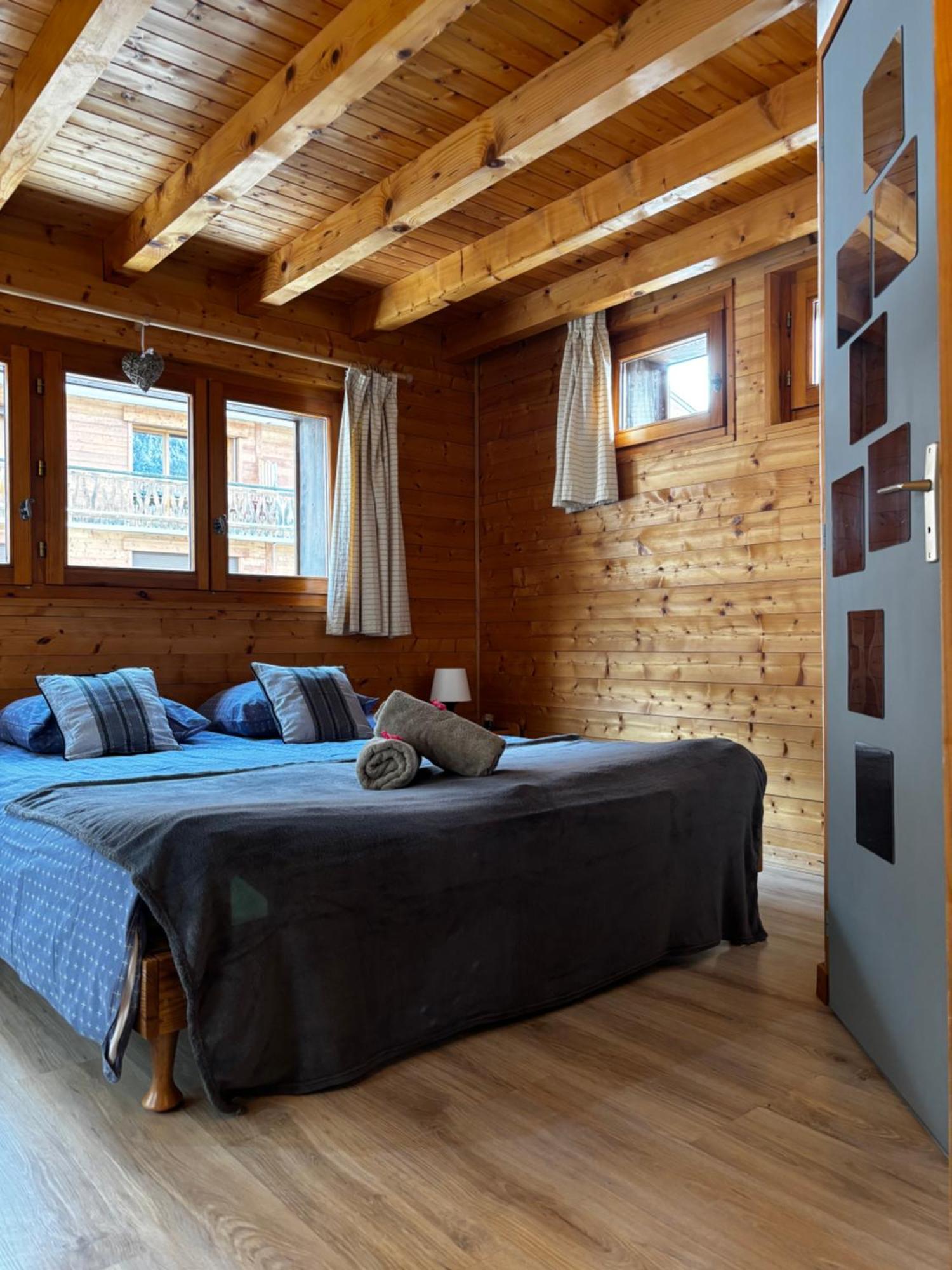 Central Hostel Шатель Экстерьер фото