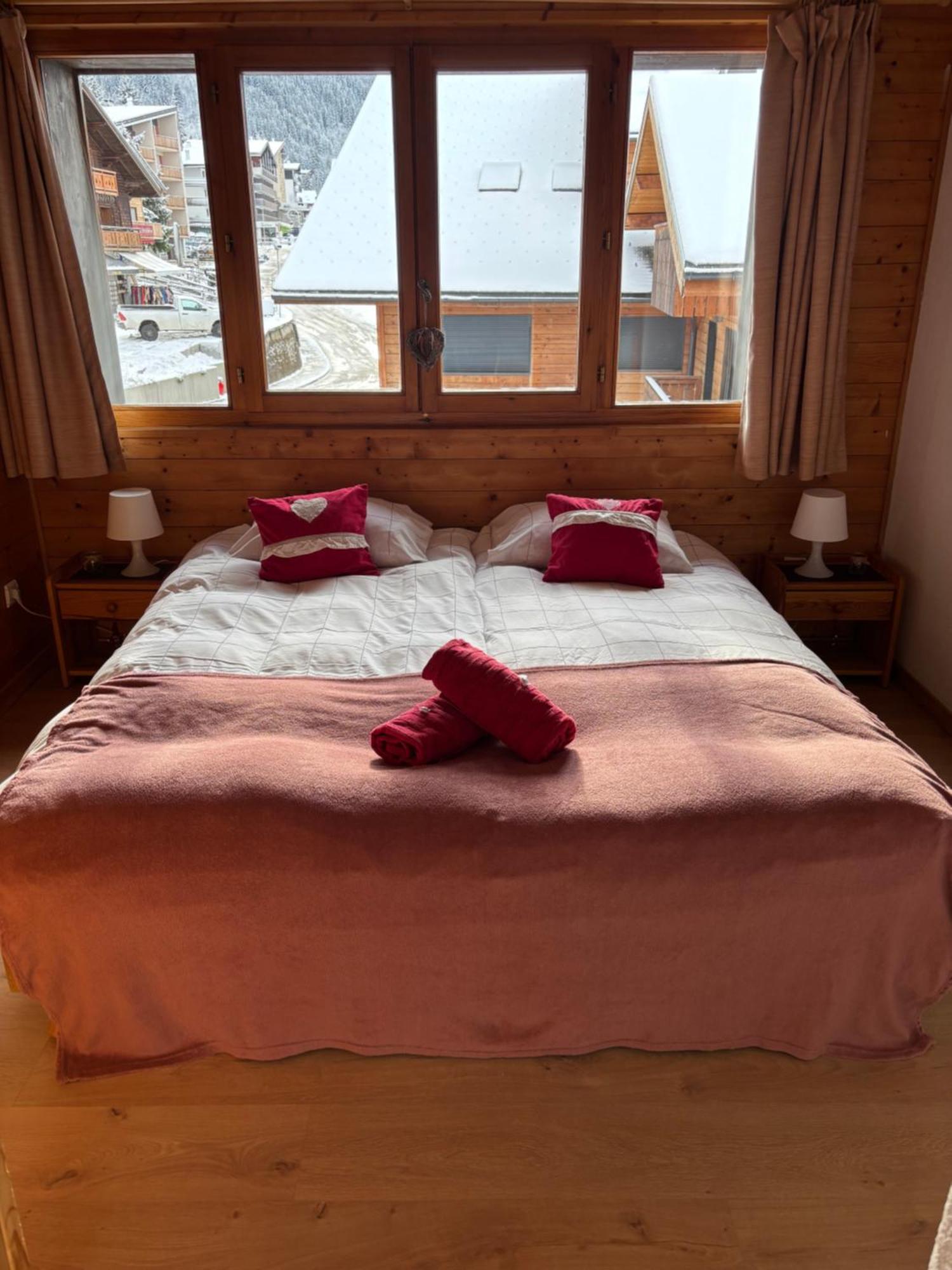 Central Hostel Шатель Экстерьер фото
