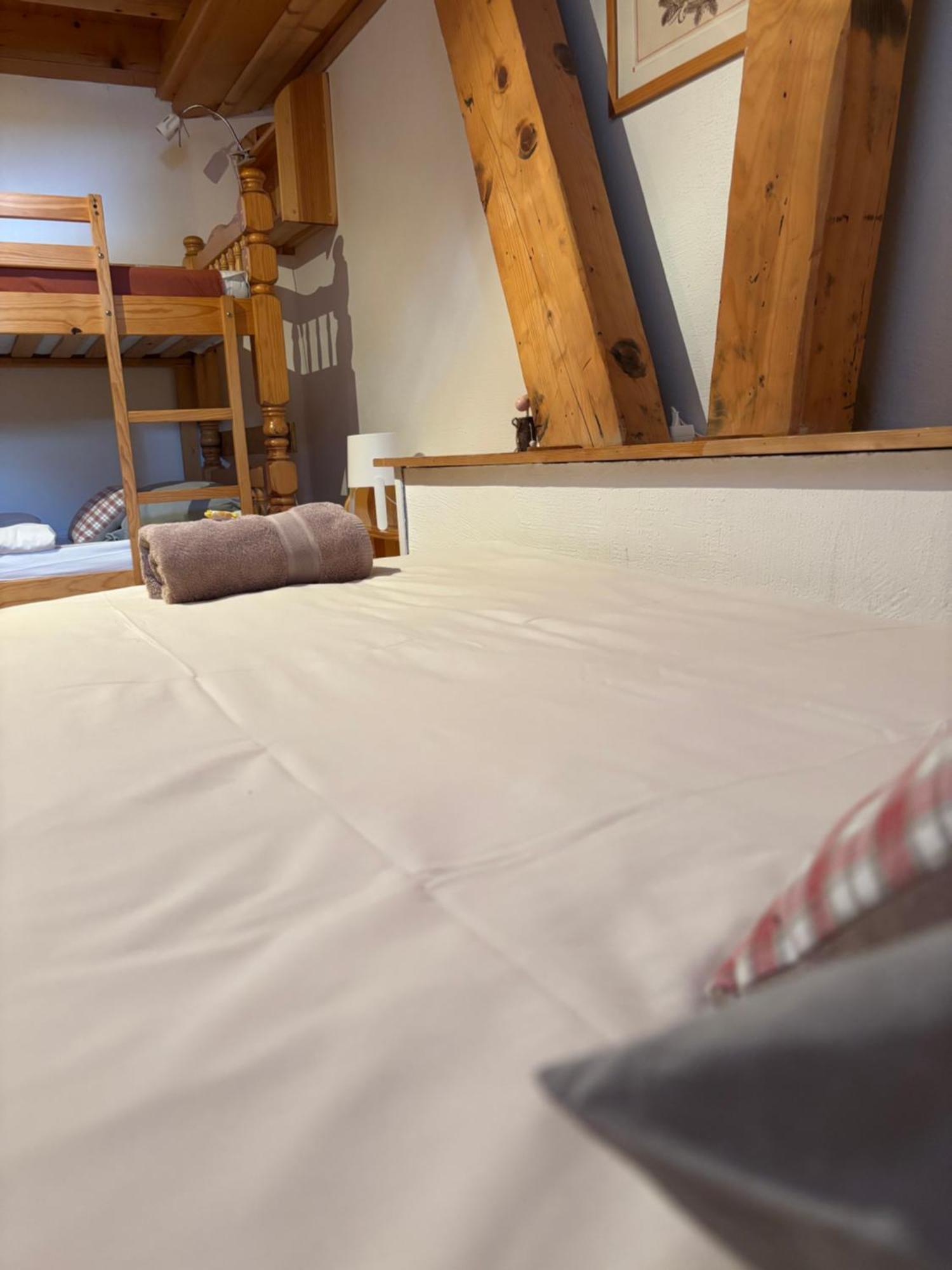 Central Hostel Шатель Экстерьер фото